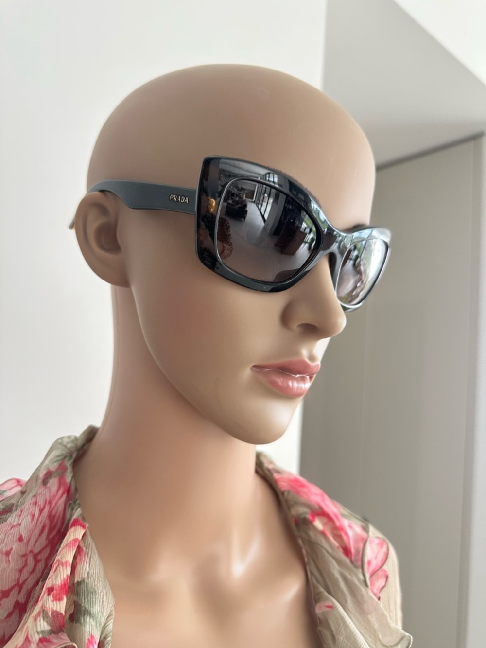 Prada women sunglasses, cat eye, black brown with gradient lens, authentic! - Picture 9 of 11